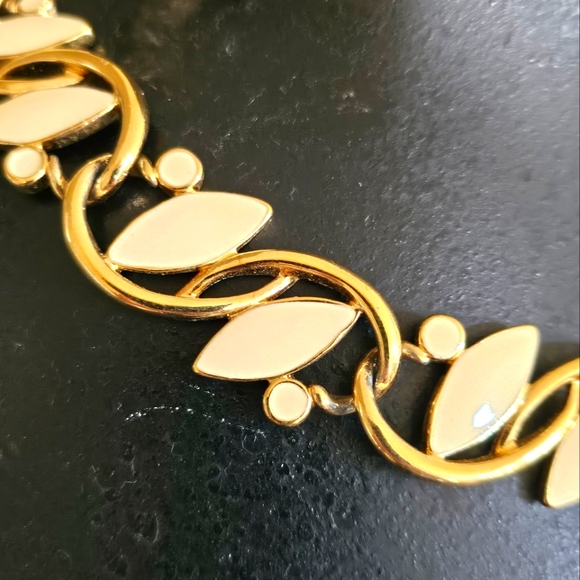 Trifari Gold Ivory White Cream Enamel Vine Chain Link Choker Necklace - Picture 3 of 6